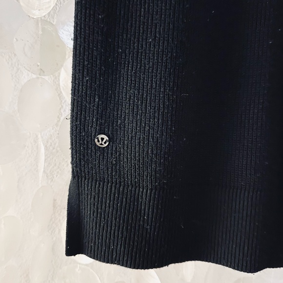 Lululemon Time To Restore Slim fit Hip length Cashmere blend Sweater Sz 2 Black - Picture 5 of 12